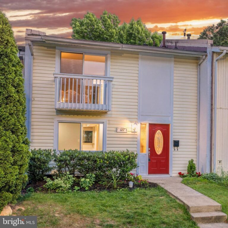 Townhome with red front door, 122 Richland Circle, Sterling, VA