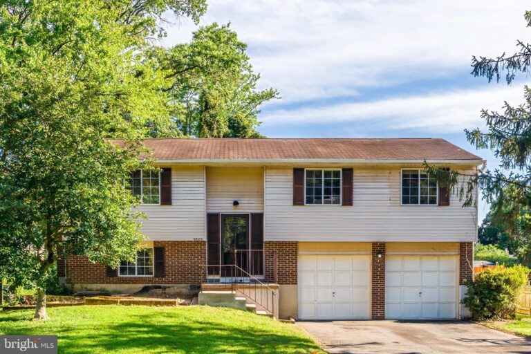 Split-level home with two-car garage, 9803 Oleander, Vienna, VA