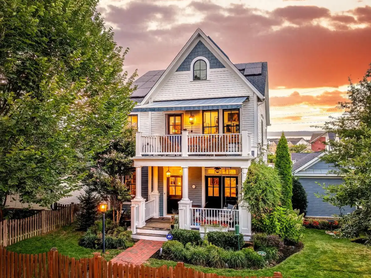 Home with a covered front porch in Herndon, Virginia