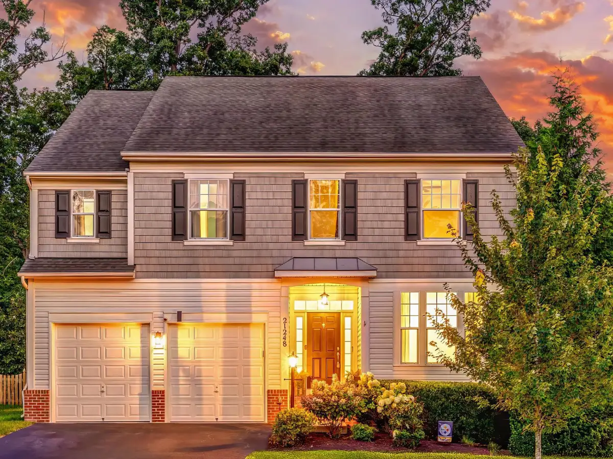 Colonial home with a front porch in Loudoun County, Virginia