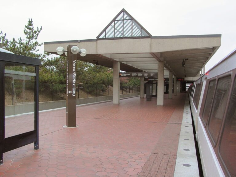 Platform of the Vienna Metro station on the Orange Line, which has a Fairfax mailing address